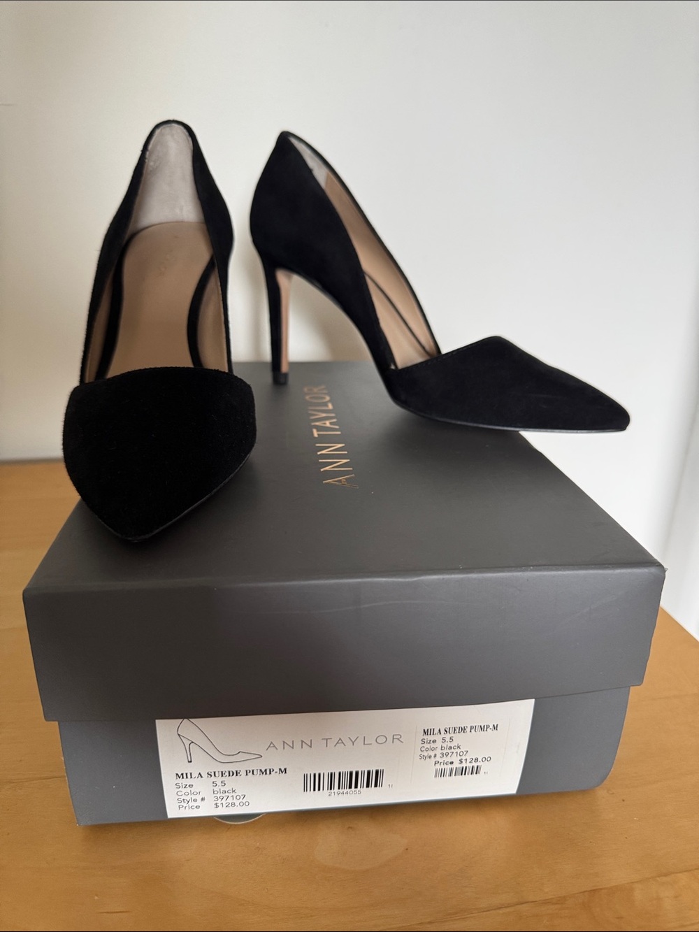 Ann Taylor Black Suede Pointed Pump Heels